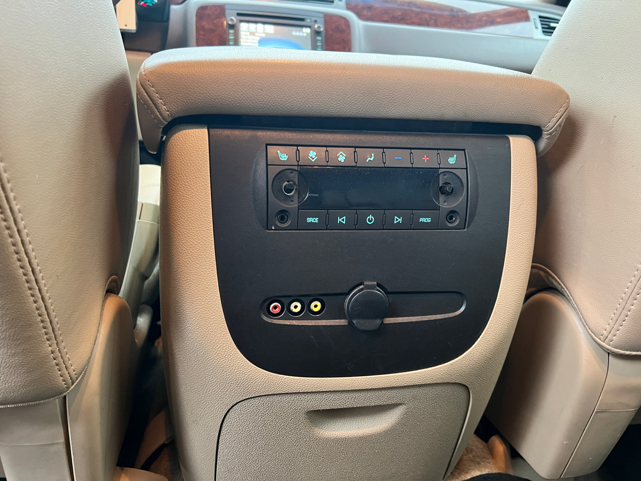 Chevrolet Suburban 4WD 4dr LTZ 2014