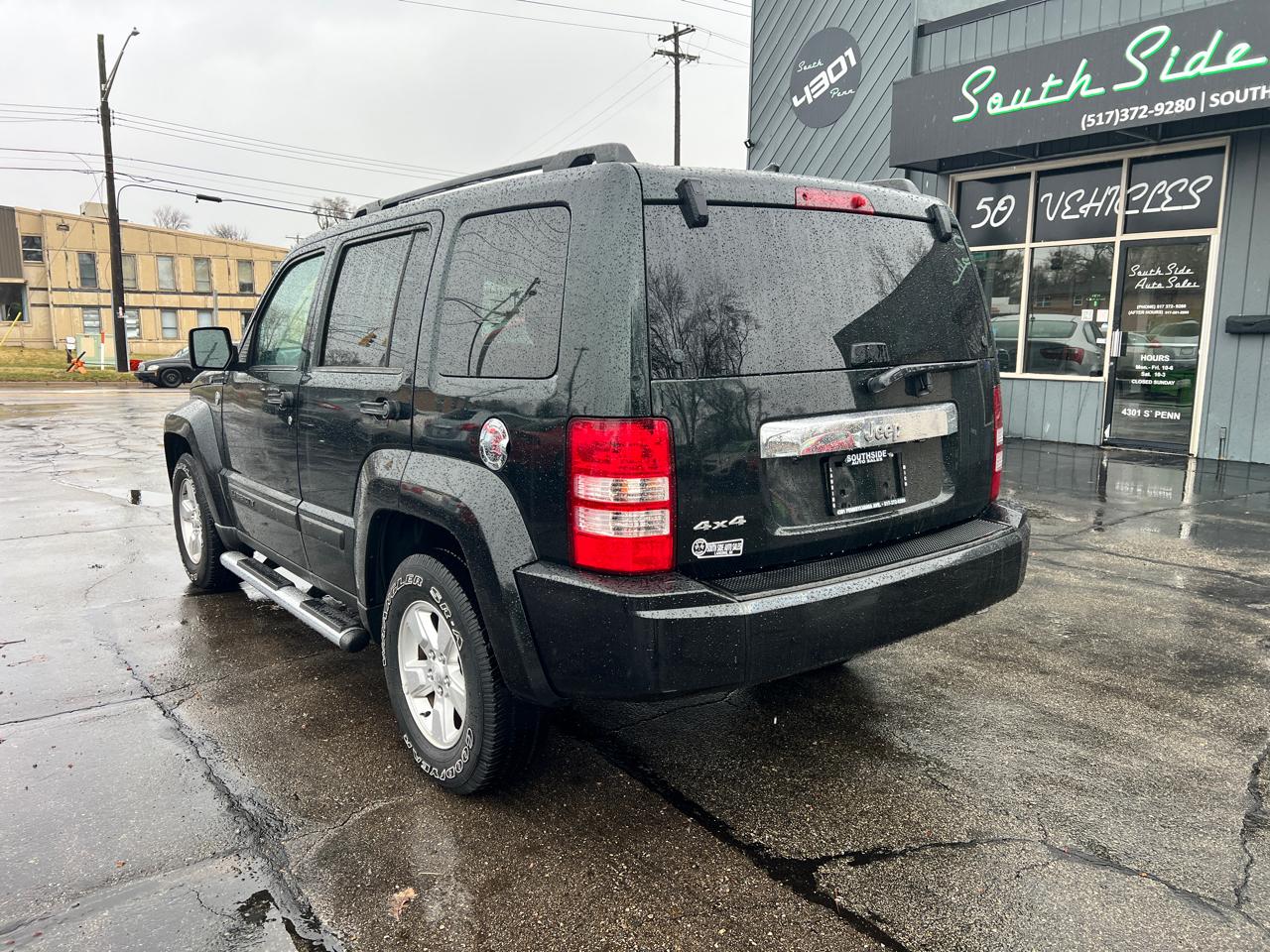 Jeep Liberty 4WD 4dr Sport 2012