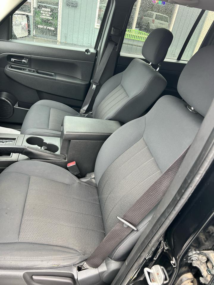 Jeep Liberty 4WD 4dr Sport 2012