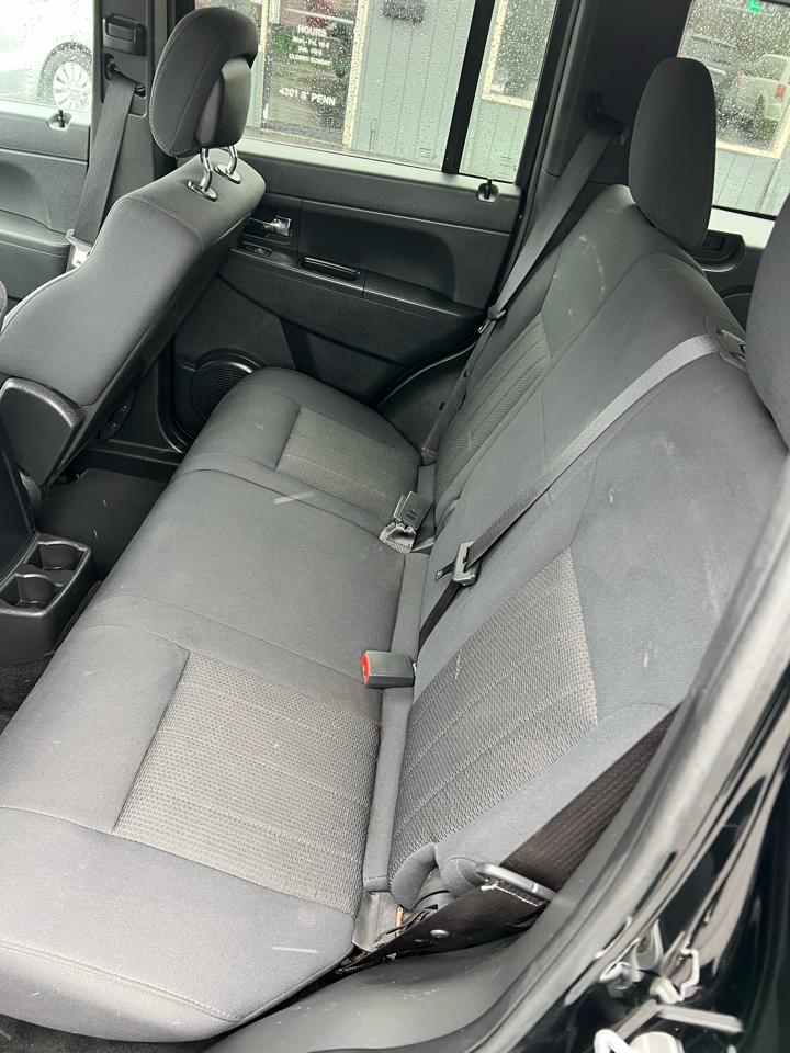 Jeep Liberty 4WD 4dr Sport 2012