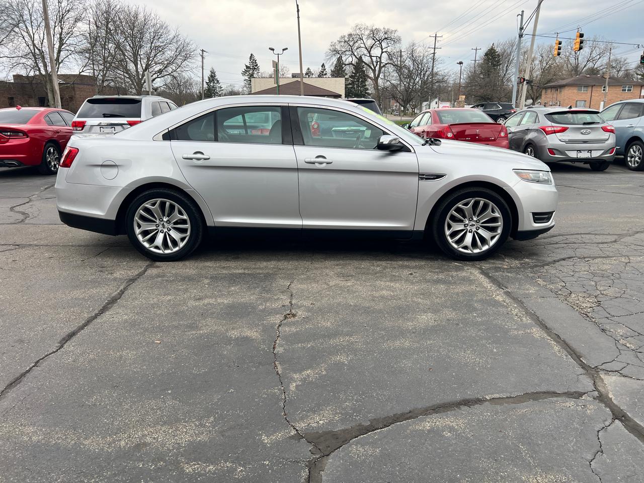 Ford Taurus 4dr Sdn Limited FWD 2015