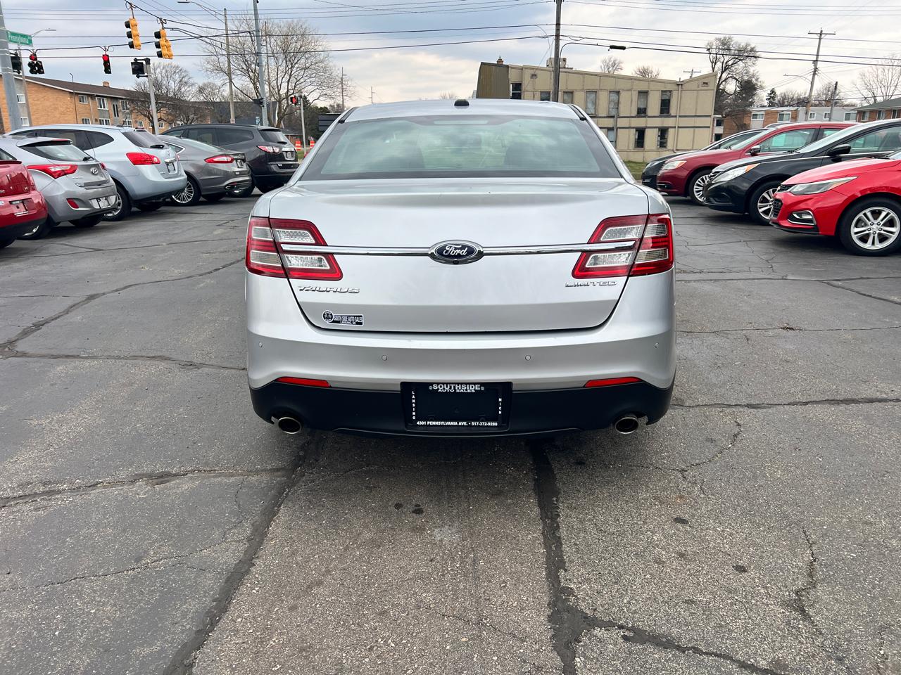 Ford Taurus 4dr Sdn Limited FWD 2015