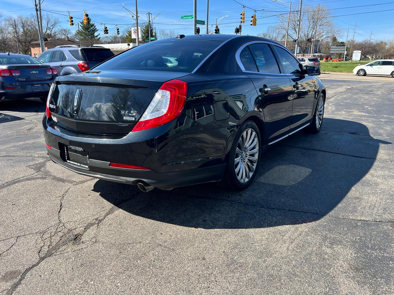 Lincoln MKS 4dr Sdn 3.7L AWD 2013
