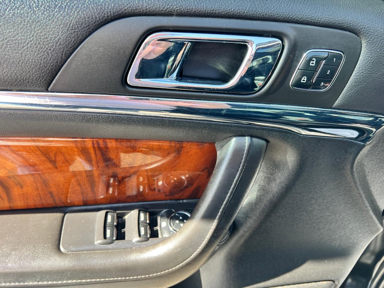 Lincoln MKS 4dr Sdn 3.7L AWD 2013