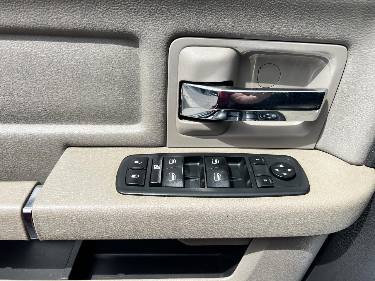 RAM 1500 4WD Quad Cab 140.5" Big Horn 2011