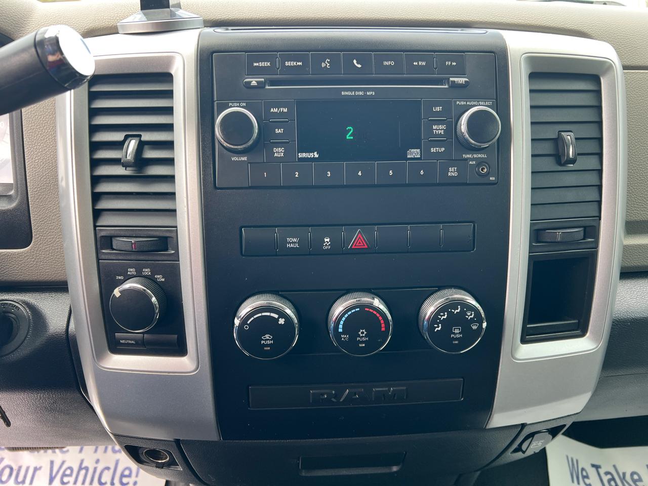 RAM 1500 4WD Quad Cab 140.5" Big Horn 2011