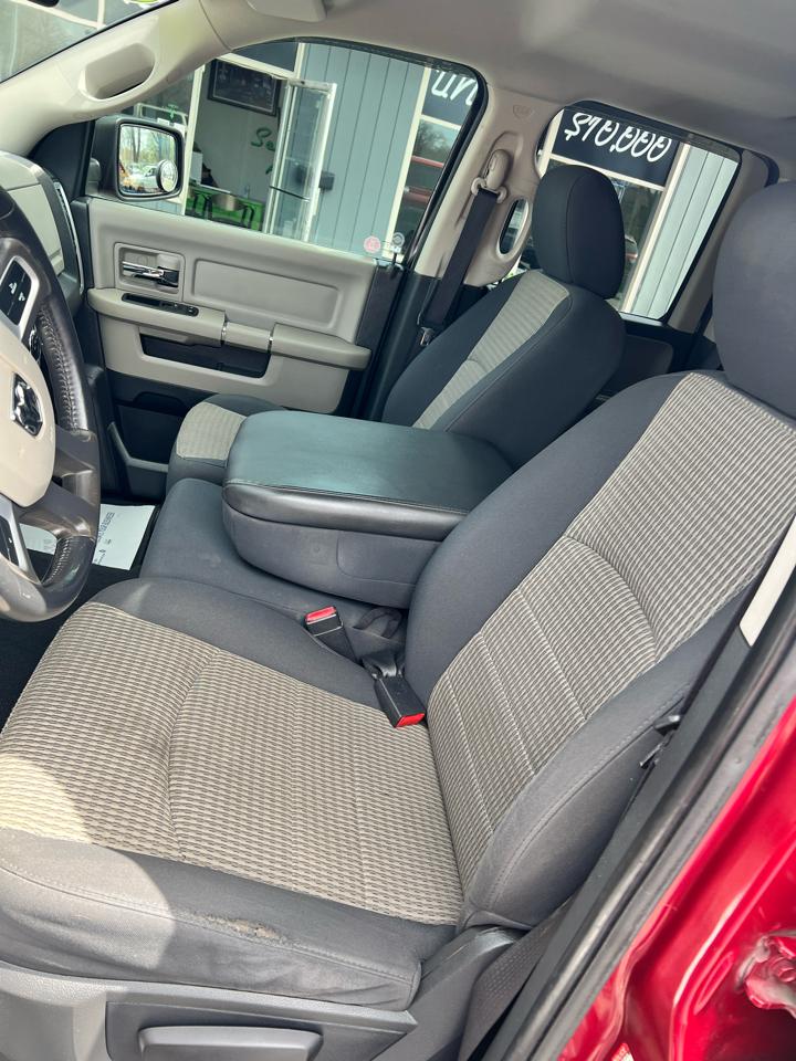 RAM 1500 4WD Quad Cab 140.5" Big Horn 2011