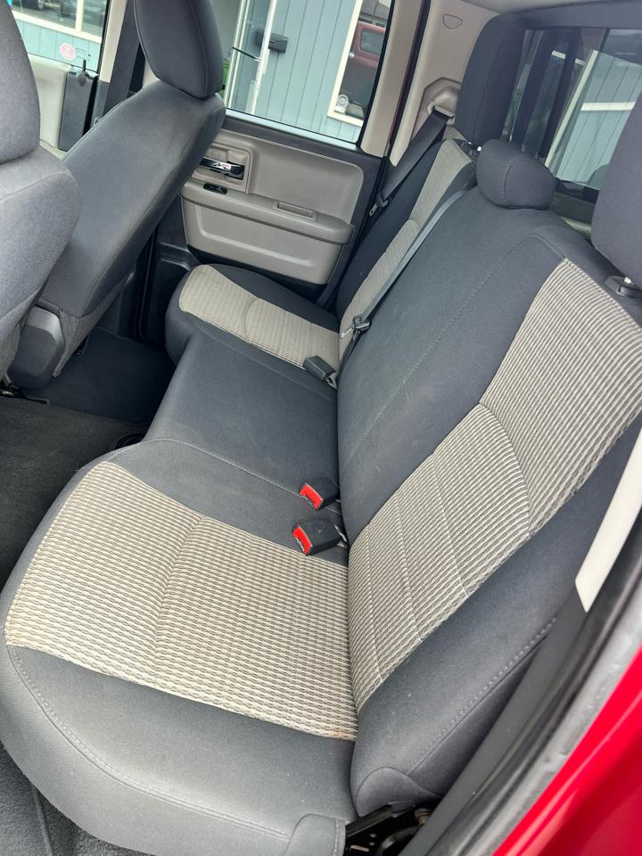 RAM 1500 4WD Quad Cab 140.5" Big Horn 2011