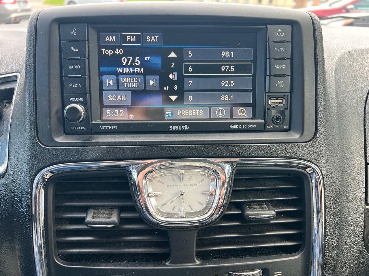 Chrysler Town & Country 4dr Wgn Touring 2013