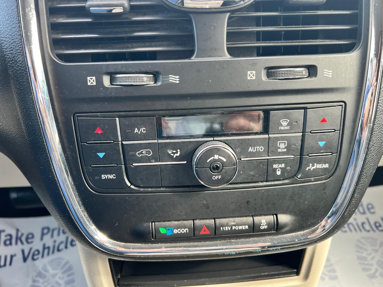 Chrysler Town & Country 4dr Wgn Touring 2013
