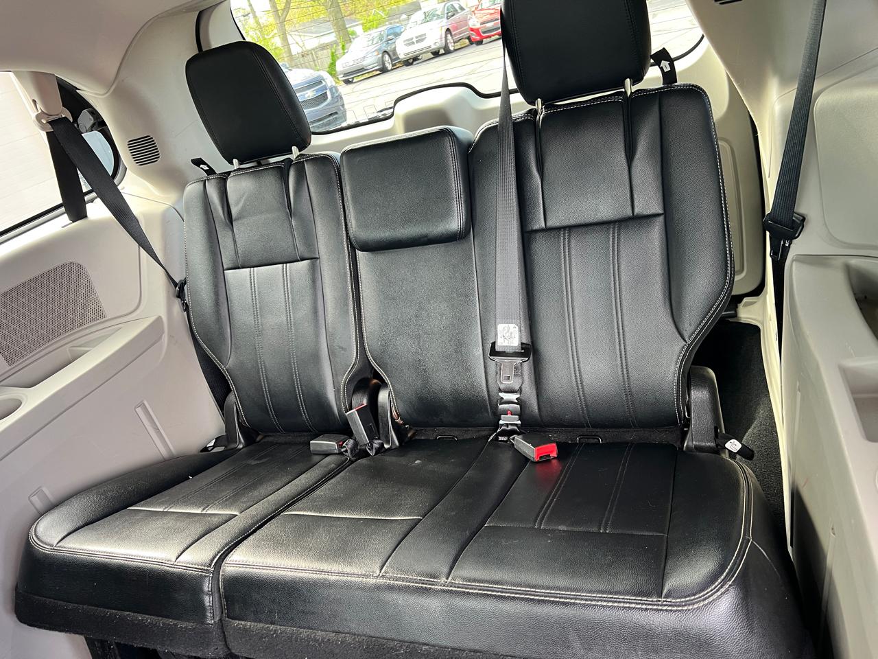 Chrysler Town & Country 4dr Wgn Touring 2013