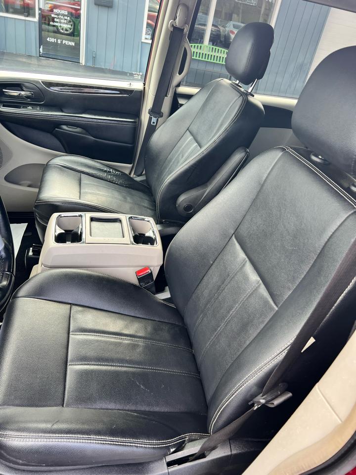 Chrysler Town & Country 4dr Wgn Touring 2013