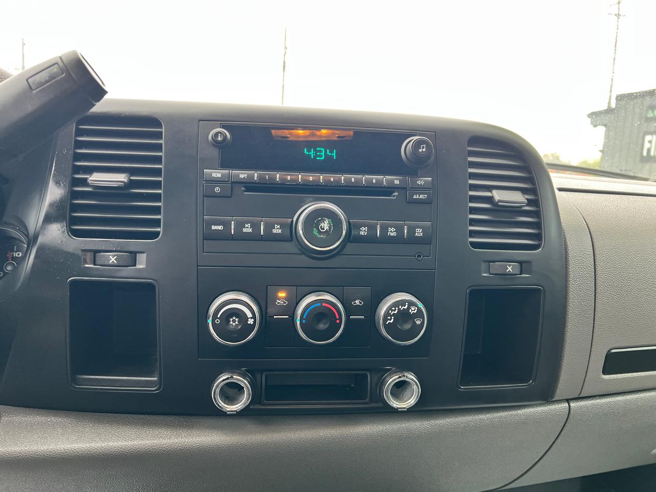 Chevrolet Silverado 1500 4WD Reg Cab 133.0" Work Truck 2007