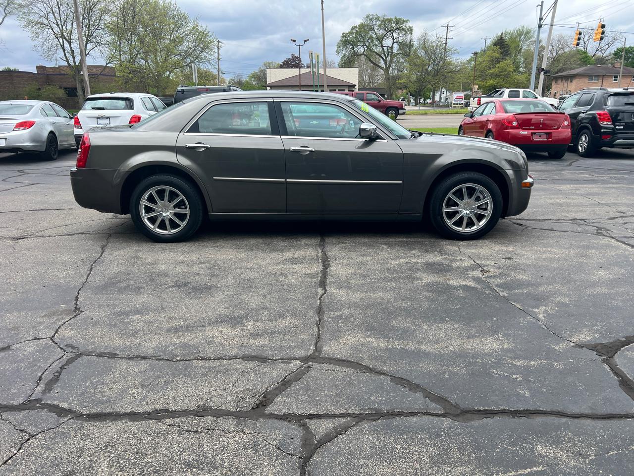 Chrysler 300 4dr Sdn Limited AWD 2010