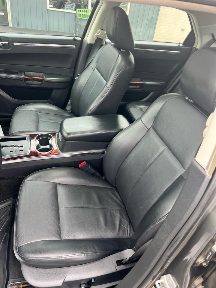 Chrysler 300 4dr Sdn Limited AWD 2010