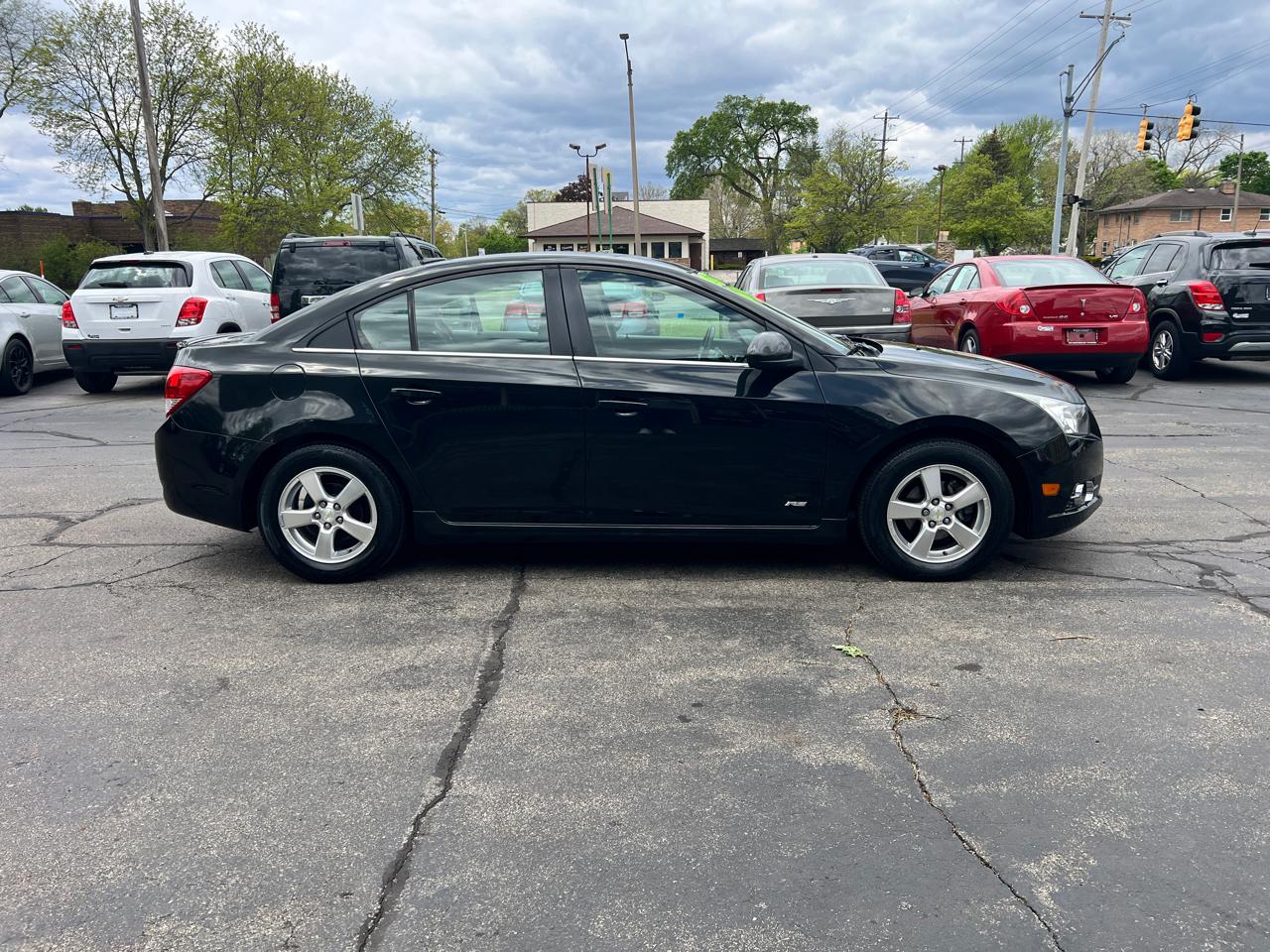 Chevrolet Cruze 4dr Sdn LT w/1LT 2011