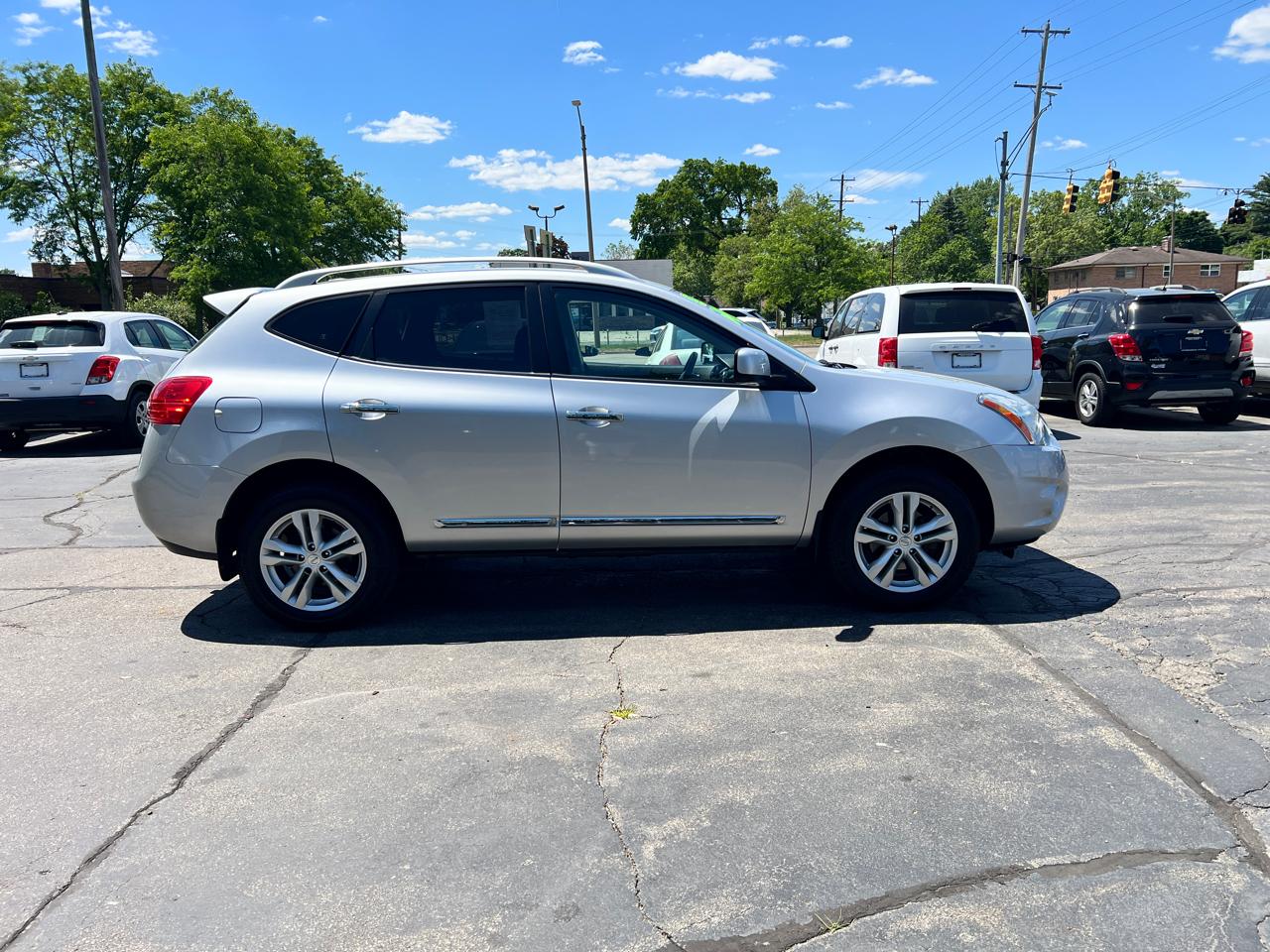 Nissan Rogue FWD 4dr SV 2012
