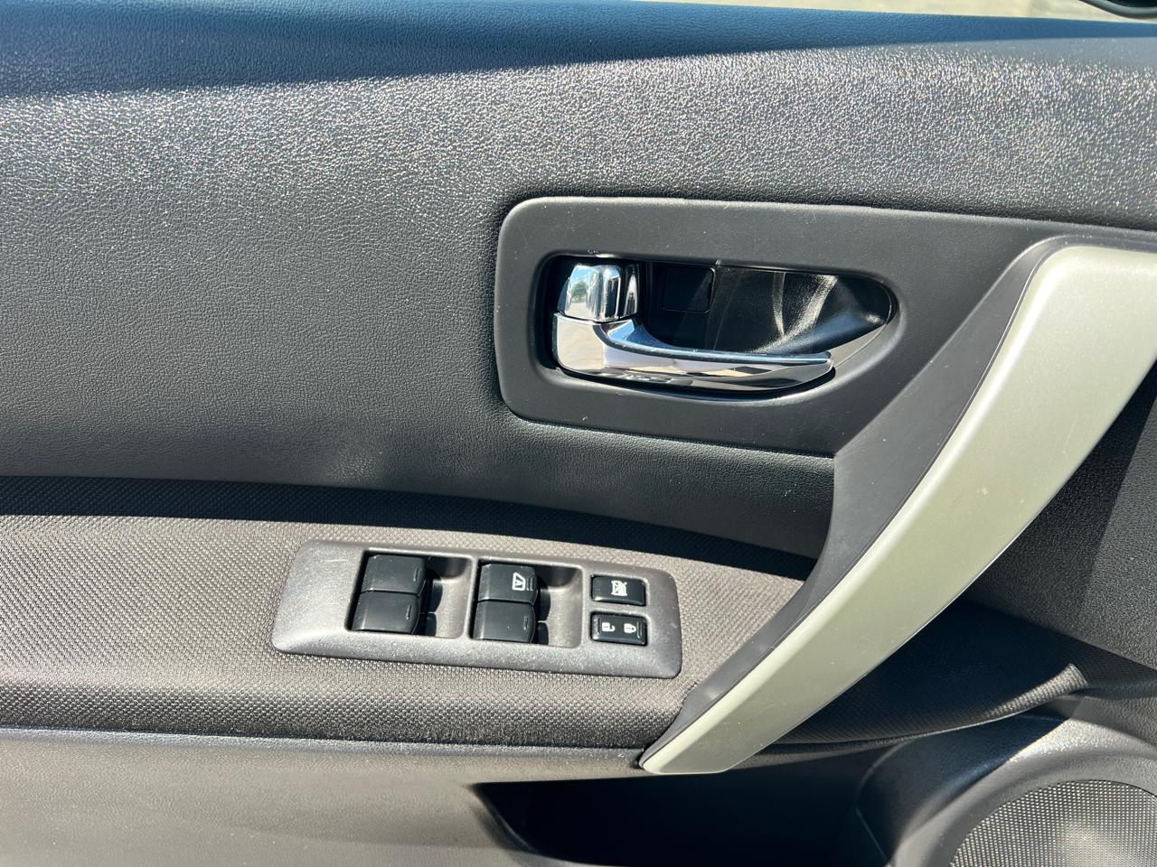 Nissan Rogue FWD 4dr SV 2012