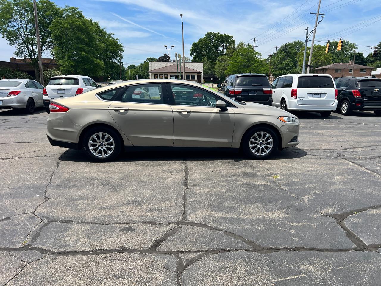 Ford Fusion 4dr Sdn S FWD 2015
