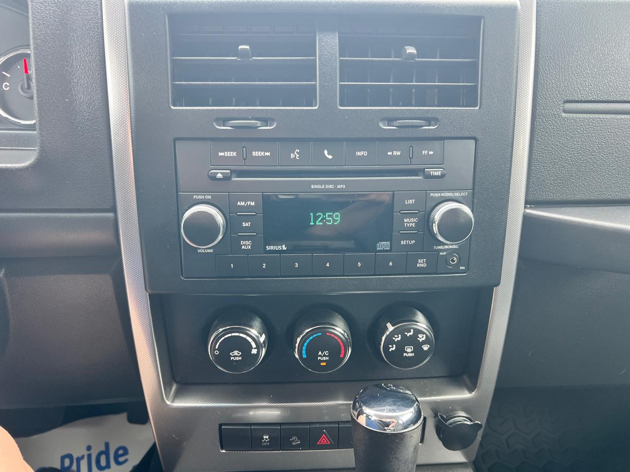 Jeep Liberty 4WD 4dr Sport 2011