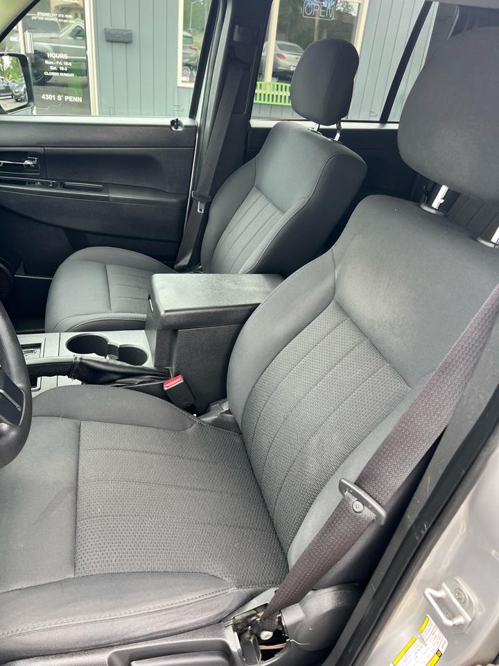 Jeep Liberty 4WD 4dr Sport 2011