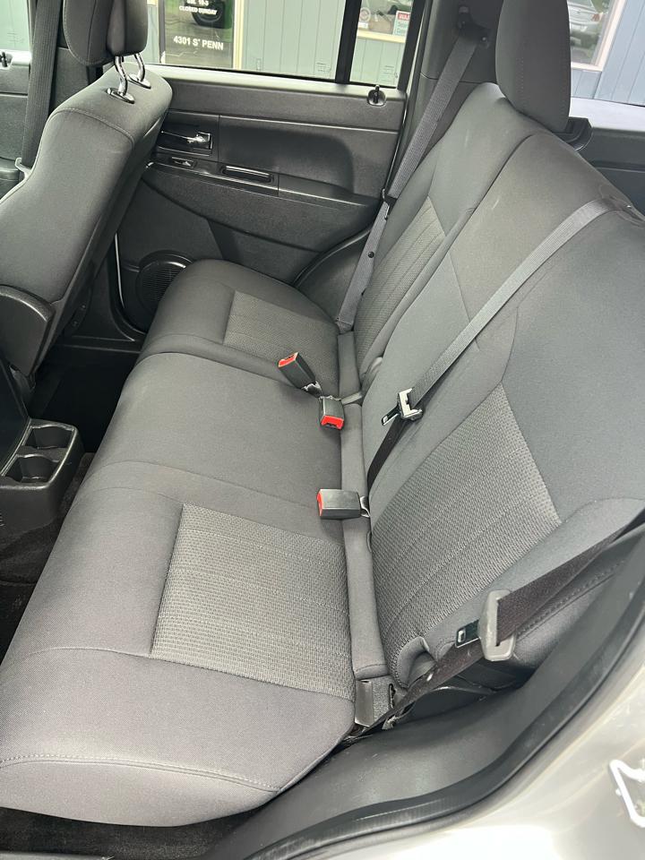 Jeep Liberty 4WD 4dr Sport 2011