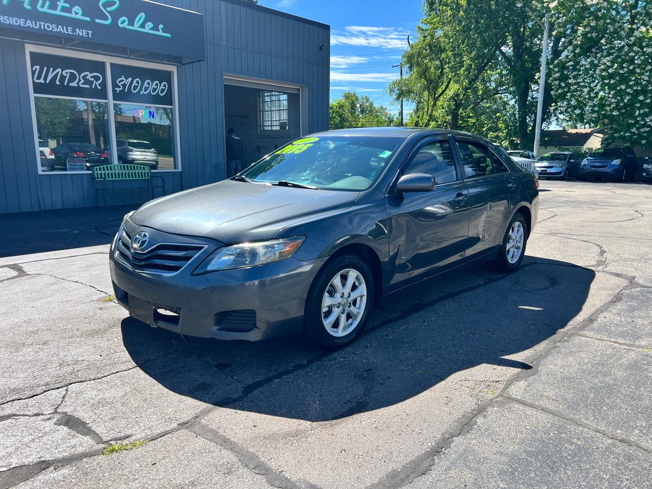 Toyota Camry 4dr Sdn LE Auto (Natl) 2011