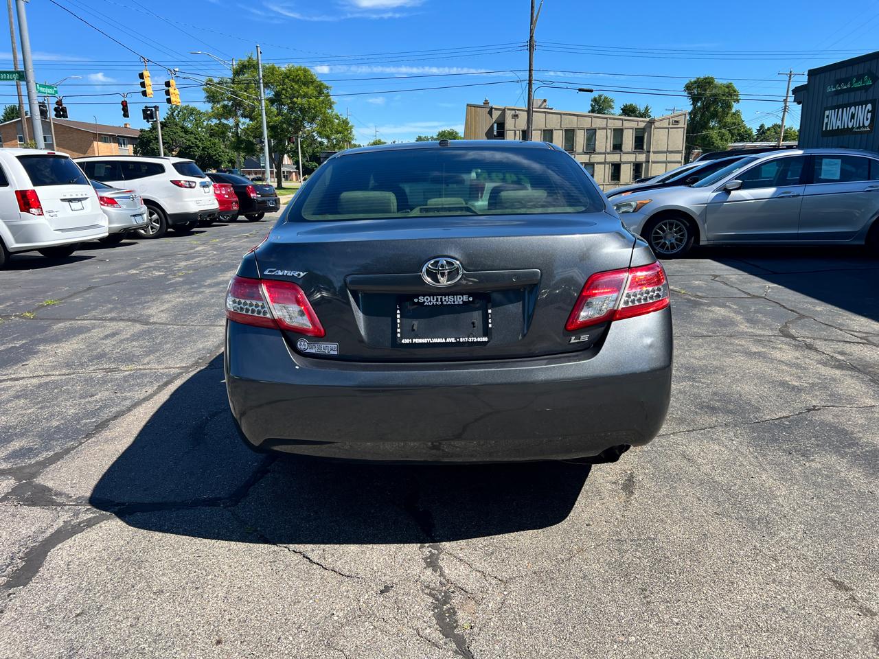 Toyota Camry 4dr Sdn LE Auto (Natl) 2011