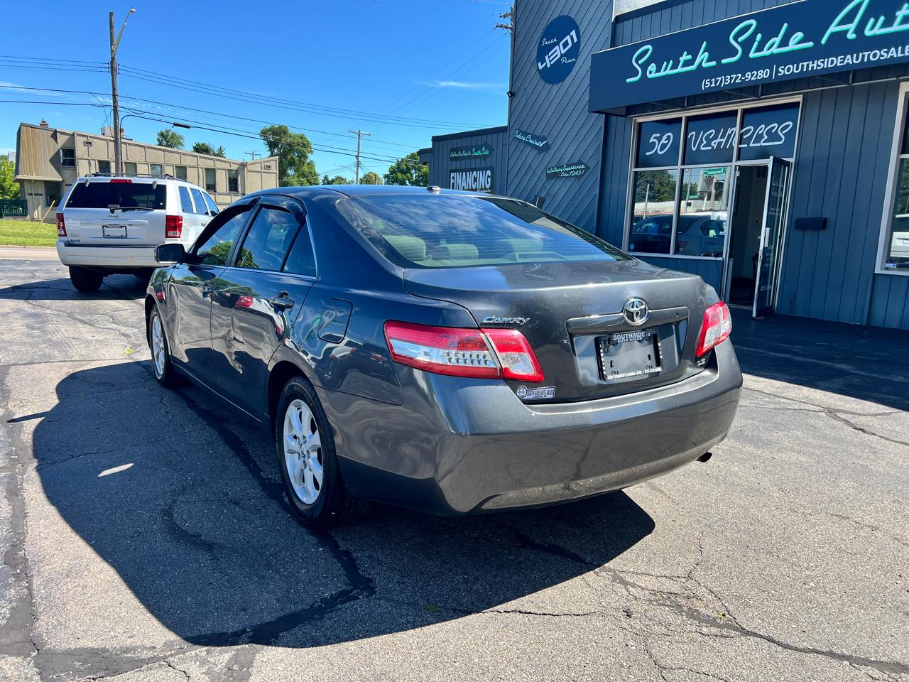 Toyota Camry 4dr Sdn LE Auto (Natl) 2011