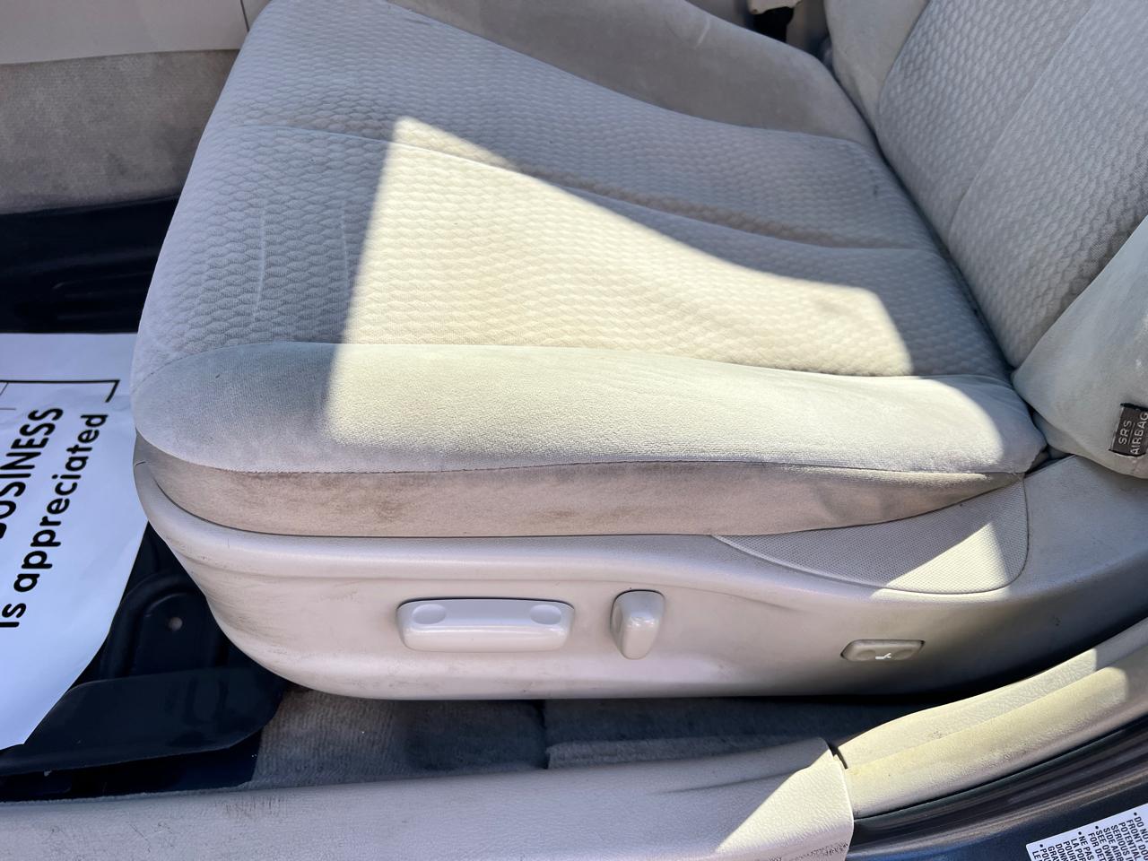 Toyota Camry 4dr Sdn LE Auto (Natl) 2011