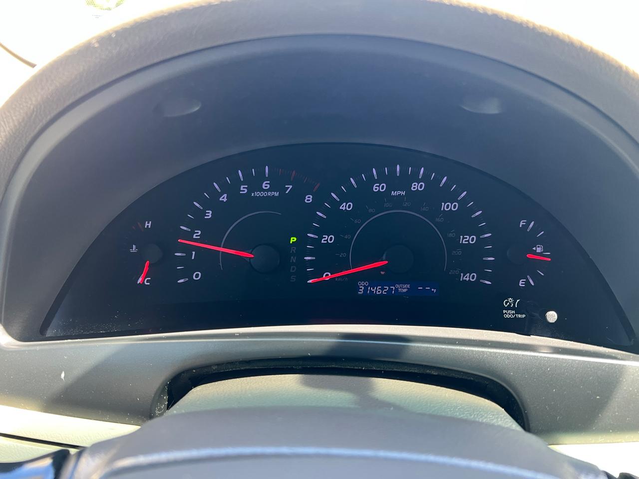 Toyota Camry 4dr Sdn LE Auto (Natl) 2011
