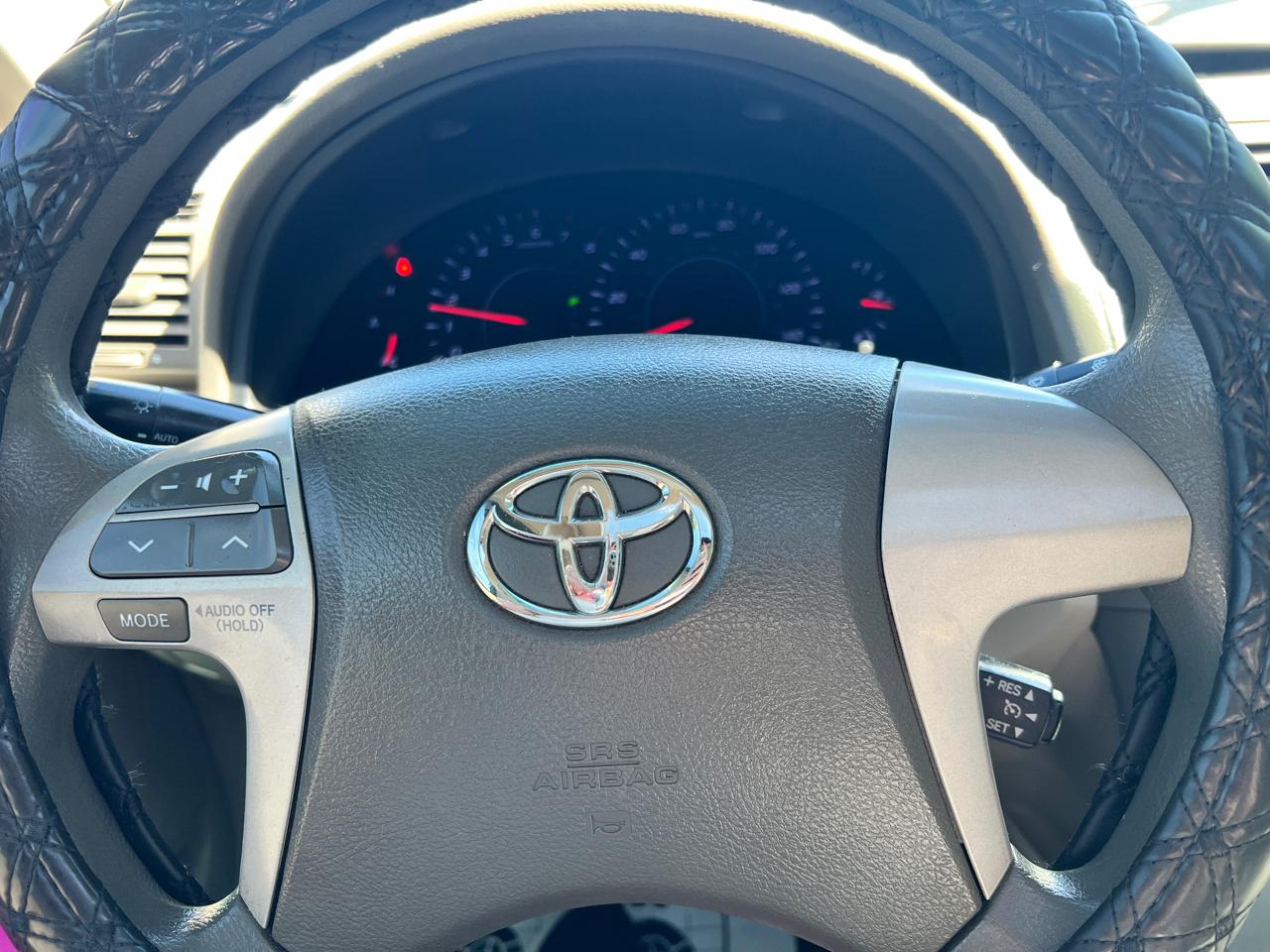 Toyota Camry 4dr Sdn LE Auto (Natl) 2011