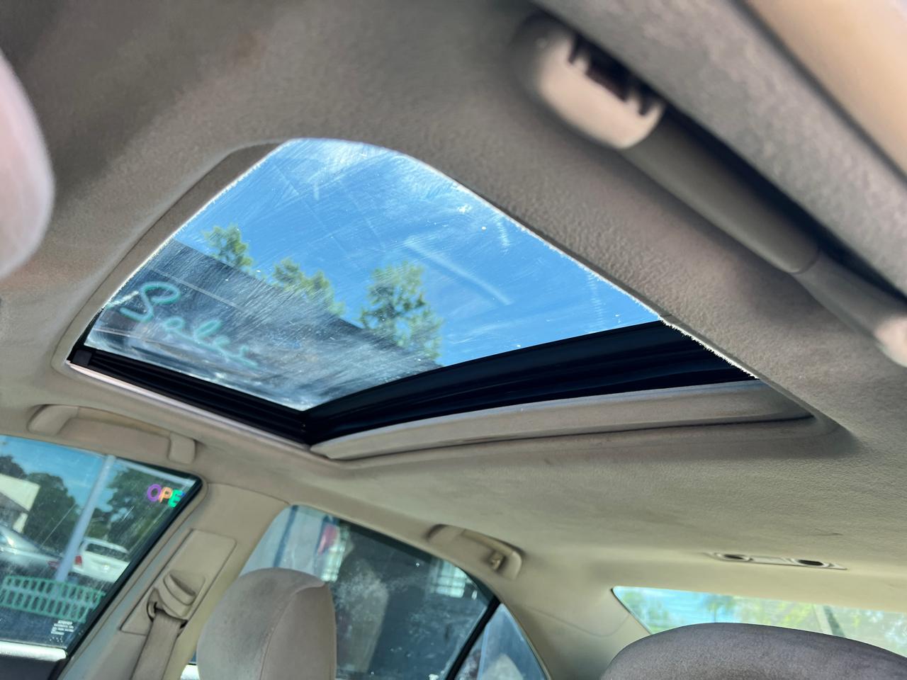 Toyota Camry 4dr Sdn LE Auto (Natl) 2011