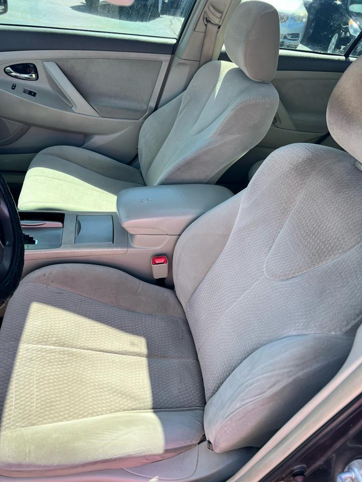 Toyota Camry 4dr Sdn LE Auto (Natl) 2011