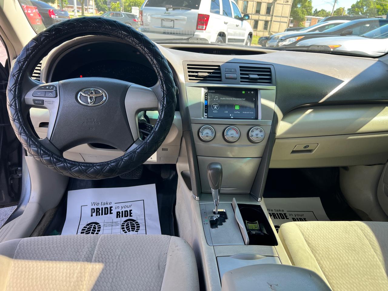 Toyota Camry 4dr Sdn LE Auto (Natl) 2011