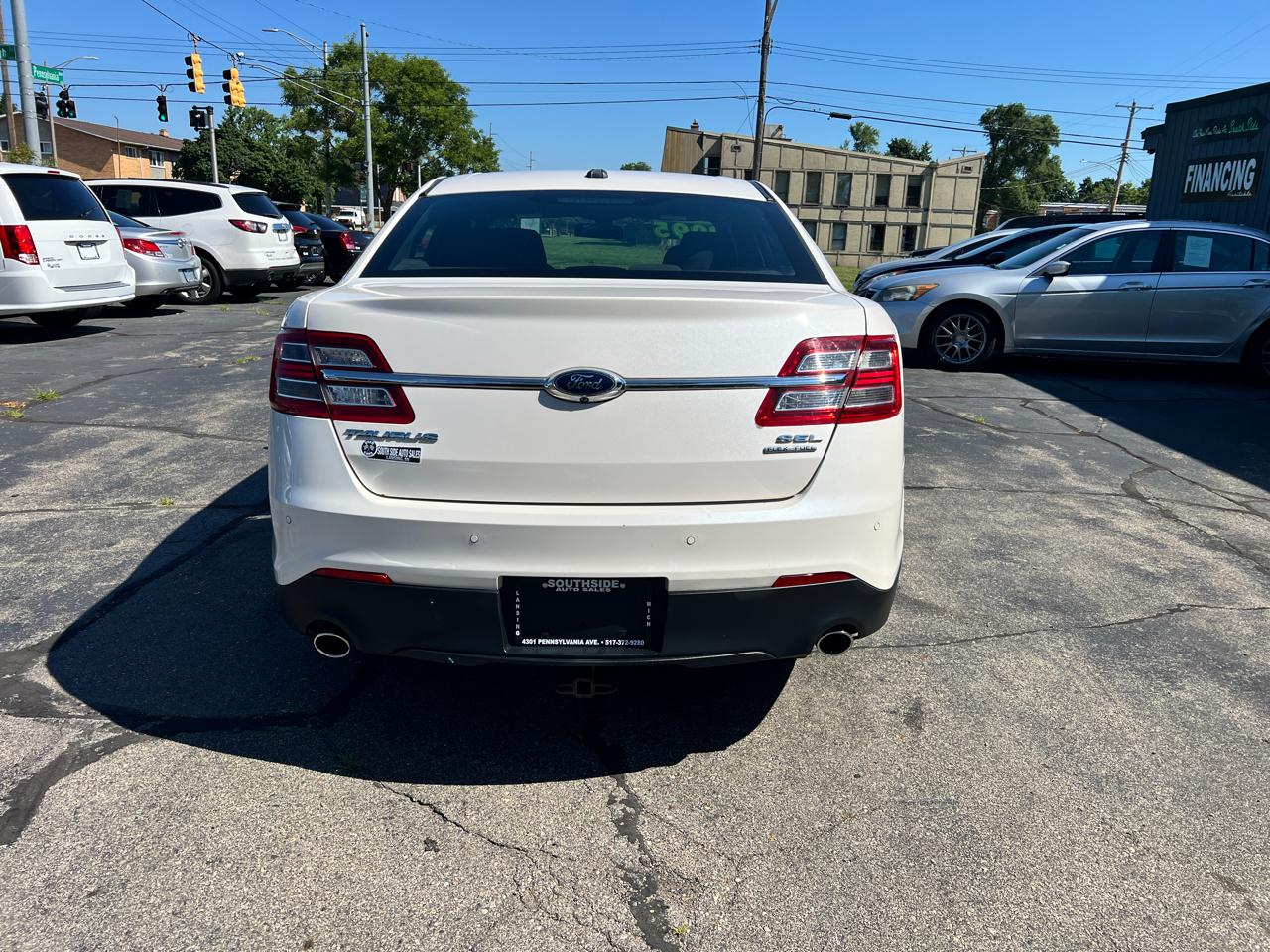 Ford Taurus 4dr Sdn SEL FWD 2016