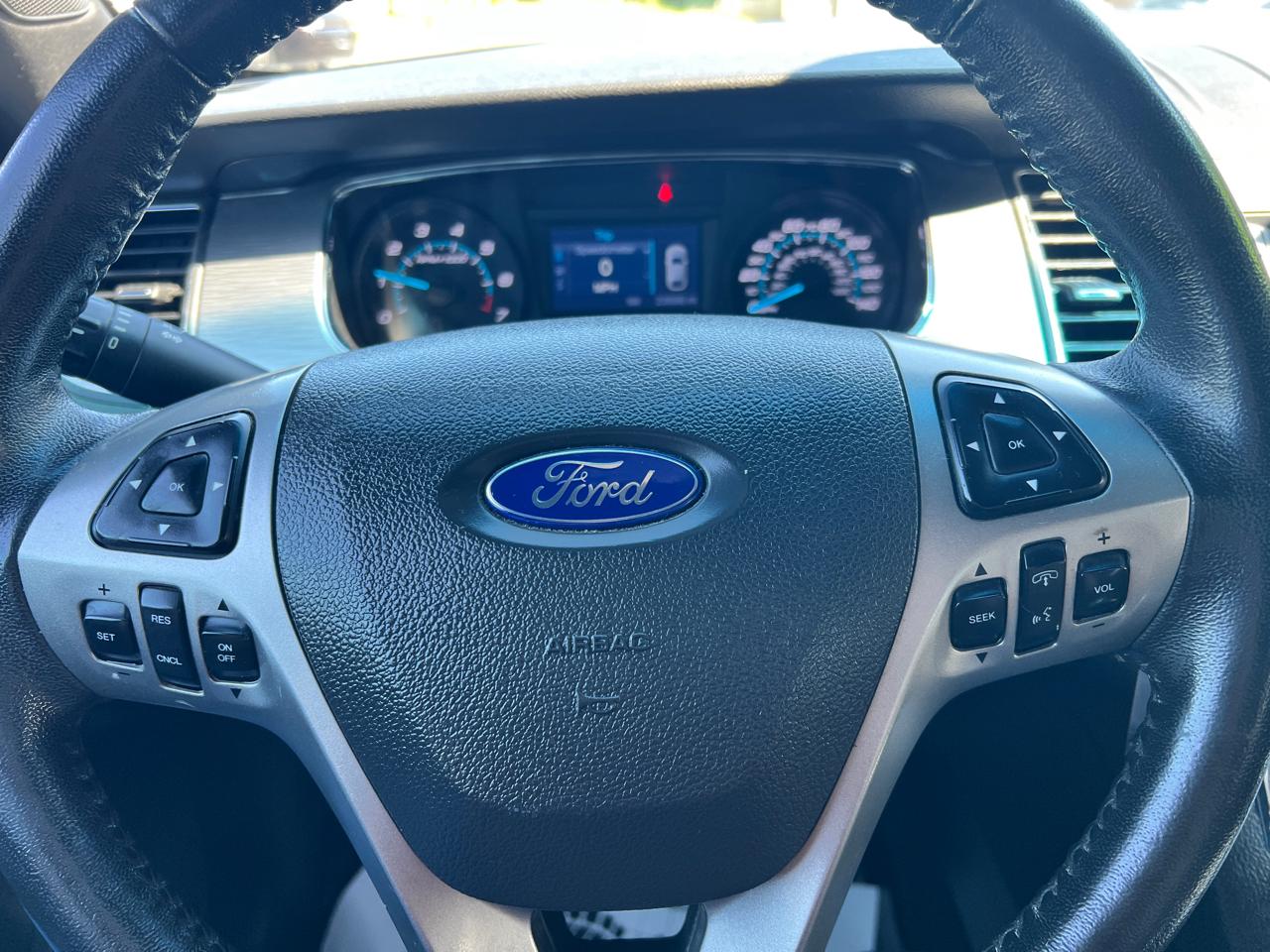 Ford Taurus 4dr Sdn SEL FWD 2016