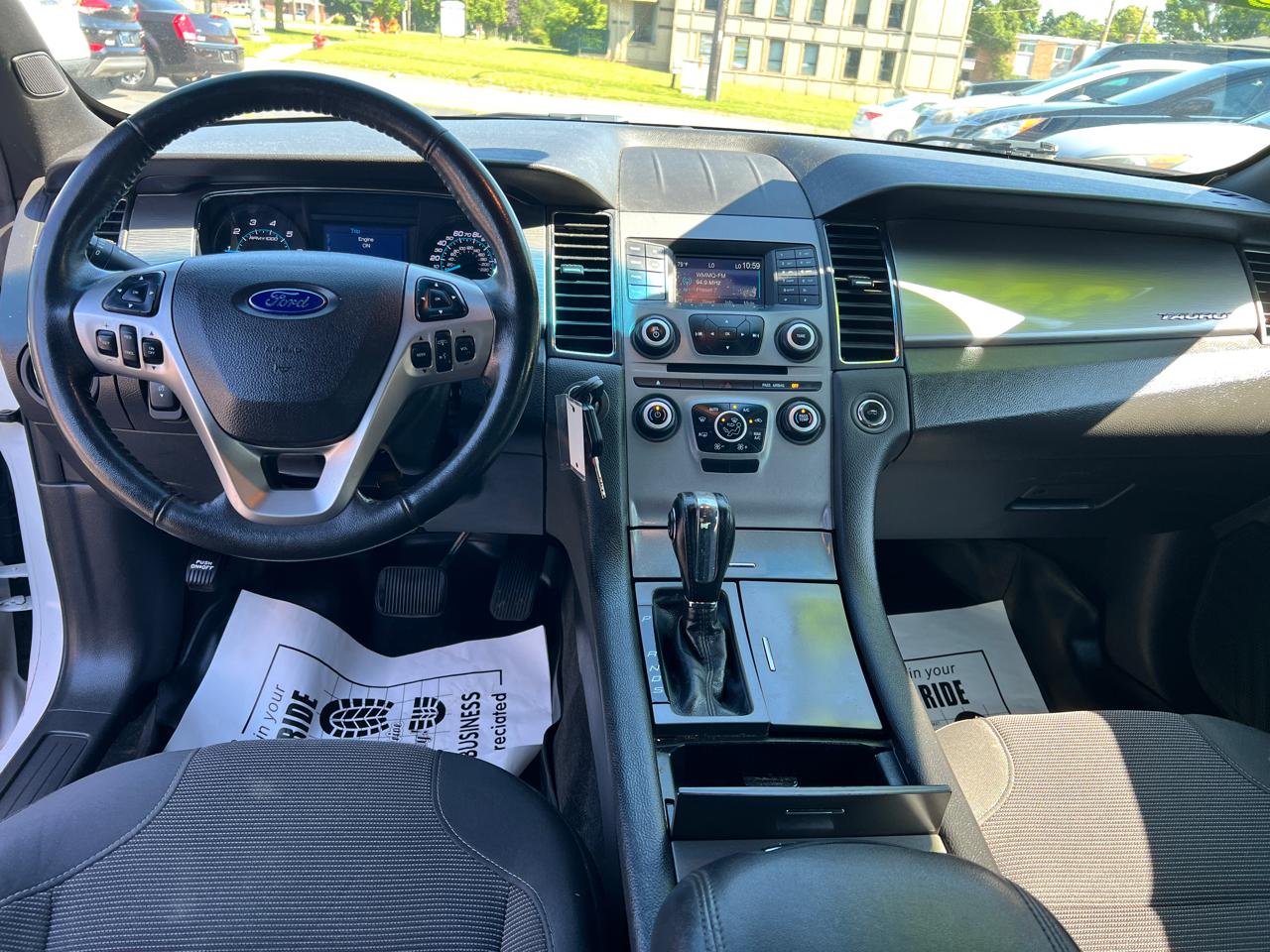Ford Taurus 4dr Sdn SEL FWD 2016