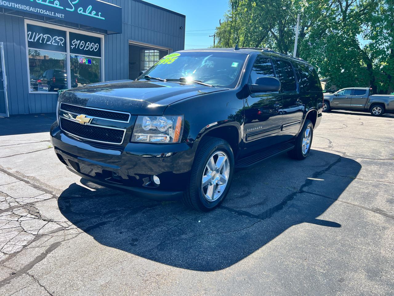 Chevrolet Suburban 4WD 4dr LT 2014