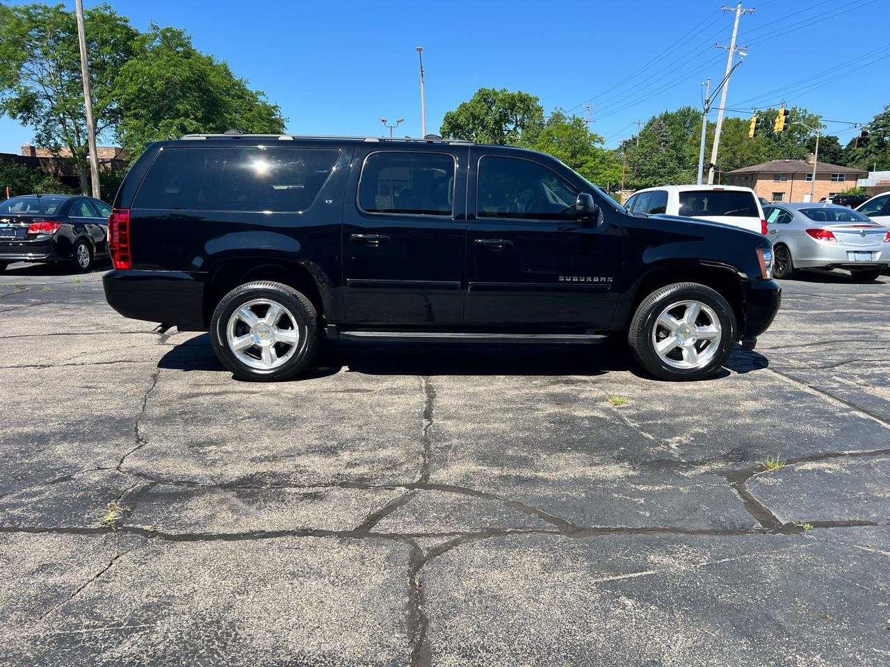 Chevrolet Suburban 4WD 4dr LT 2014
