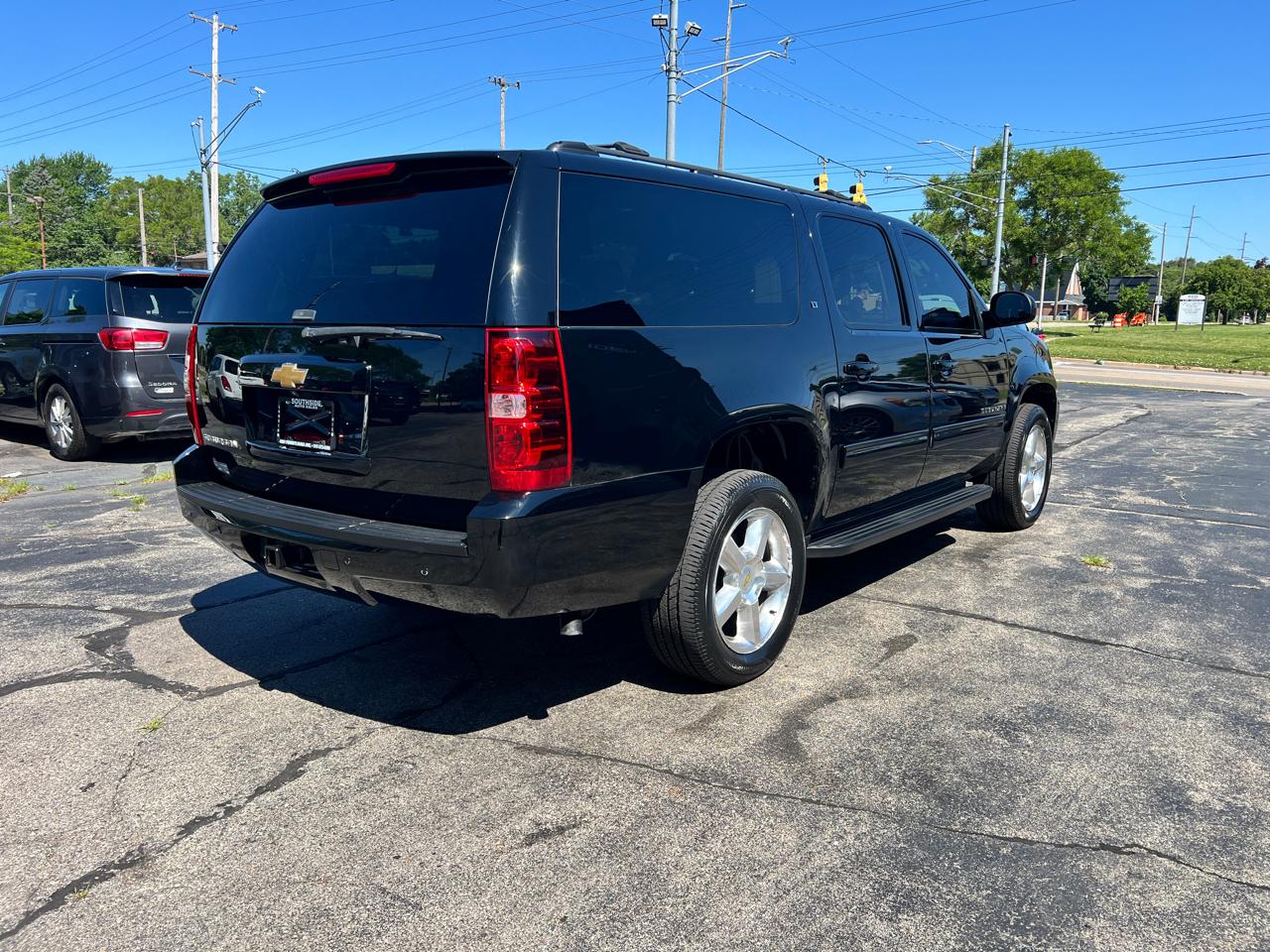 Chevrolet Suburban 4WD 4dr LT 2014