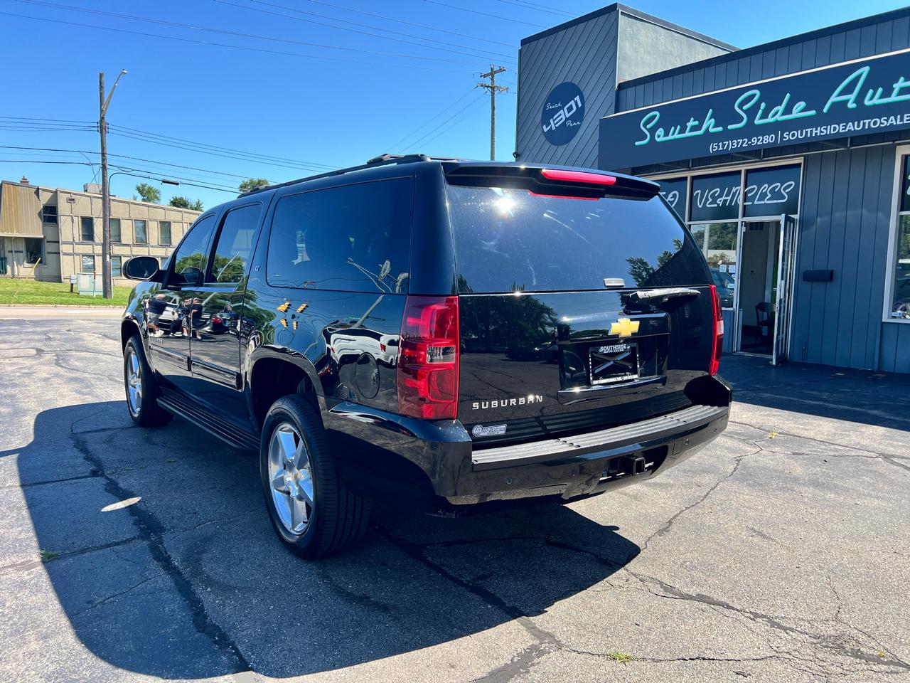Chevrolet Suburban 4WD 4dr LT 2014