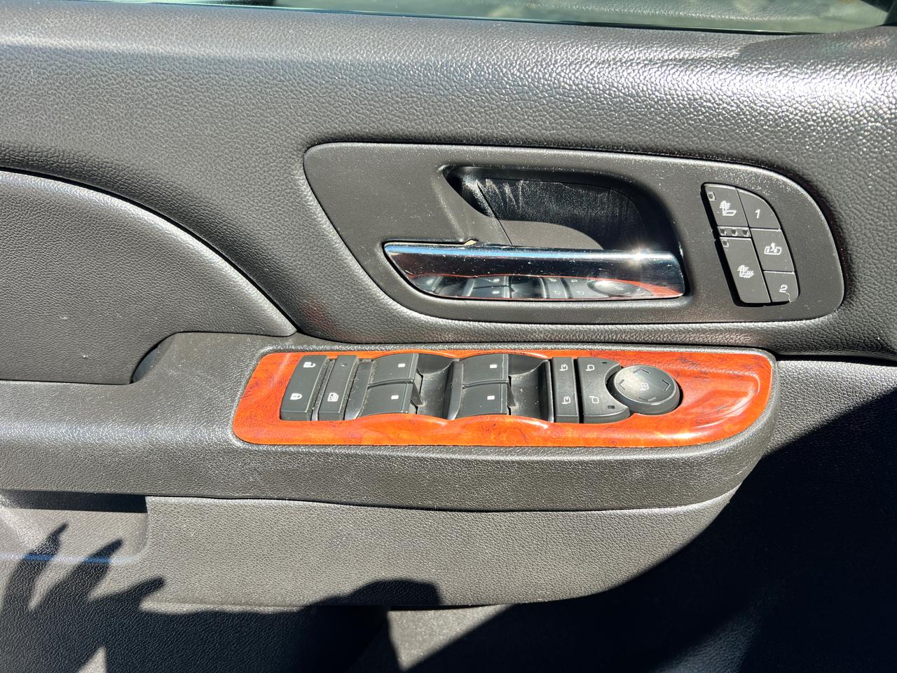 Chevrolet Suburban 4WD 4dr LT 2014