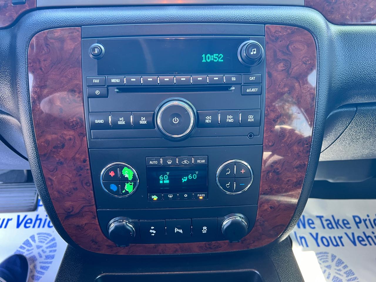 Chevrolet Suburban 4WD 4dr LT 2014