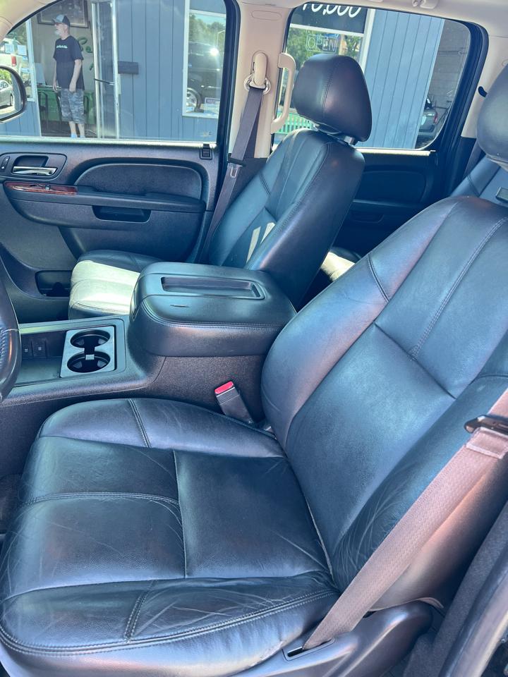 Chevrolet Suburban 4WD 4dr LT 2014
