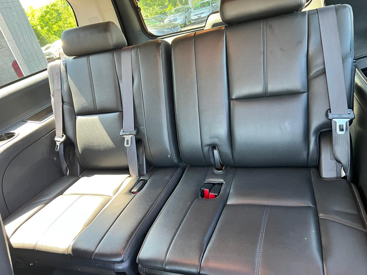 Chevrolet Suburban 4WD 4dr LT 2014