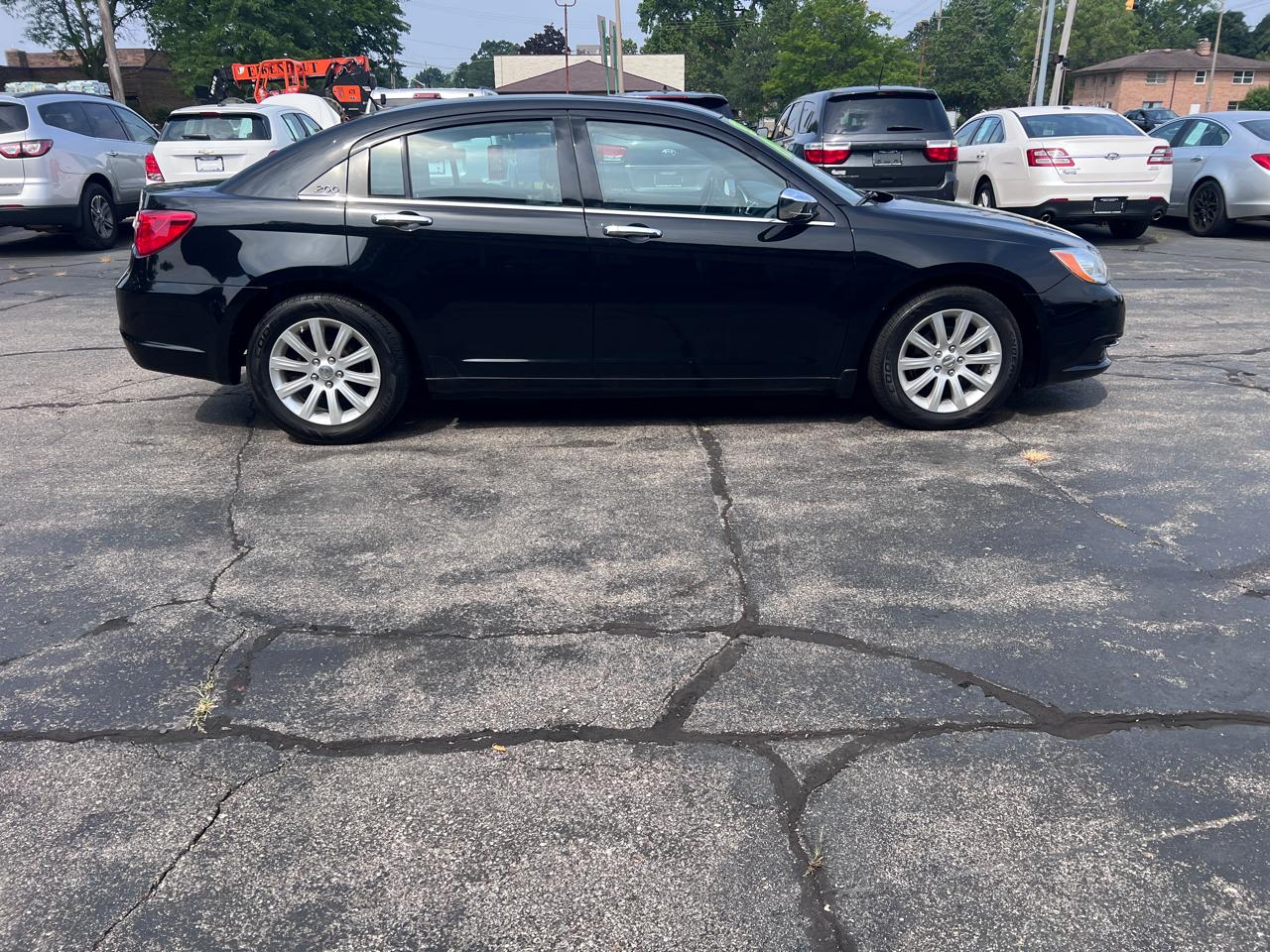 Chrysler 200 4dr Sdn Limited 2013