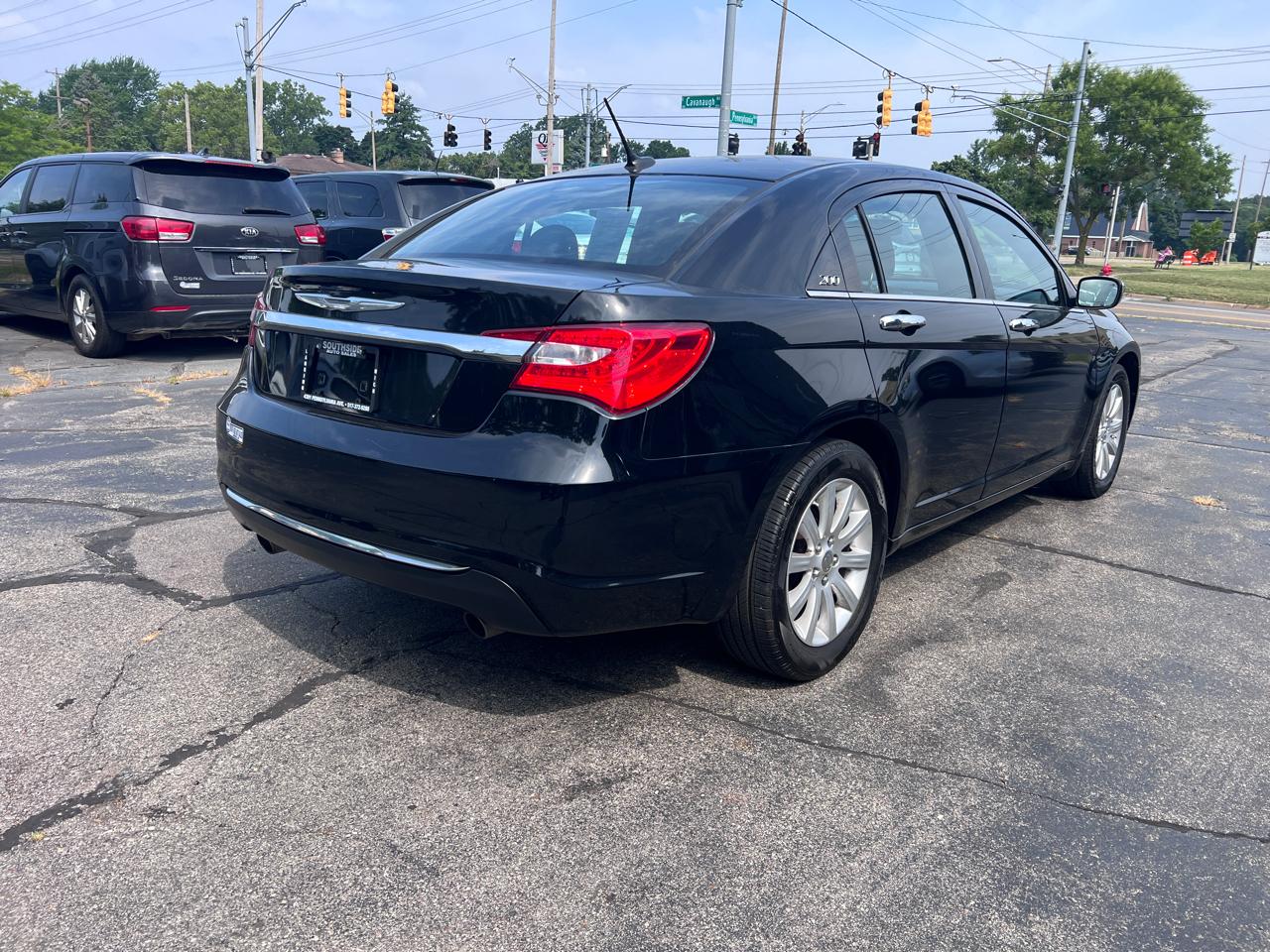 Chrysler 200 4dr Sdn Limited 2013