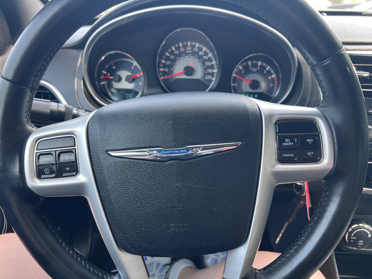 Chrysler 200 4dr Sdn Limited 2013