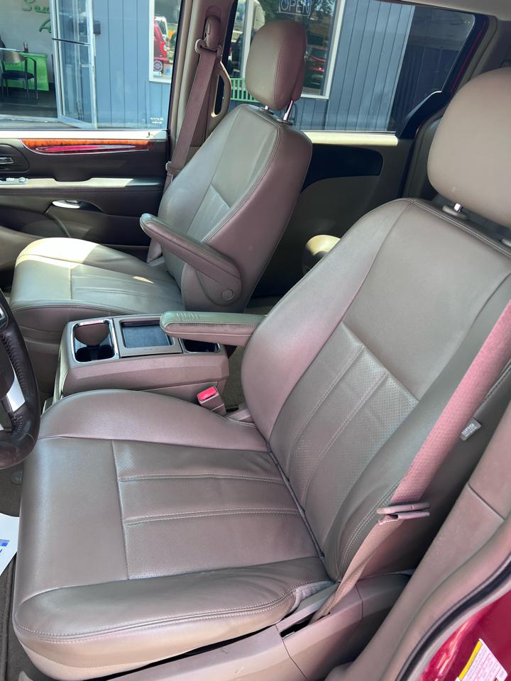 Chrysler Town & Country 4dr Wgn Touring 2012